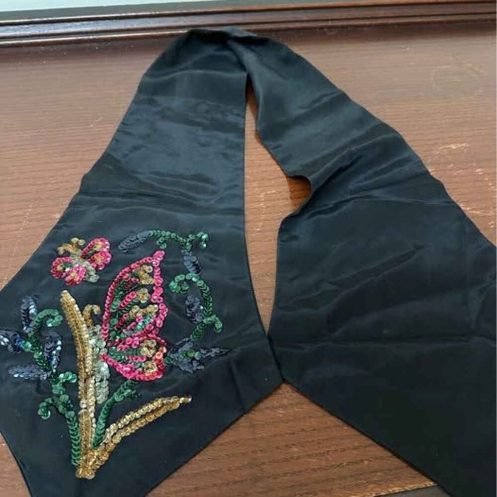 vintage scarf/ collar wrap-40” tip to tip